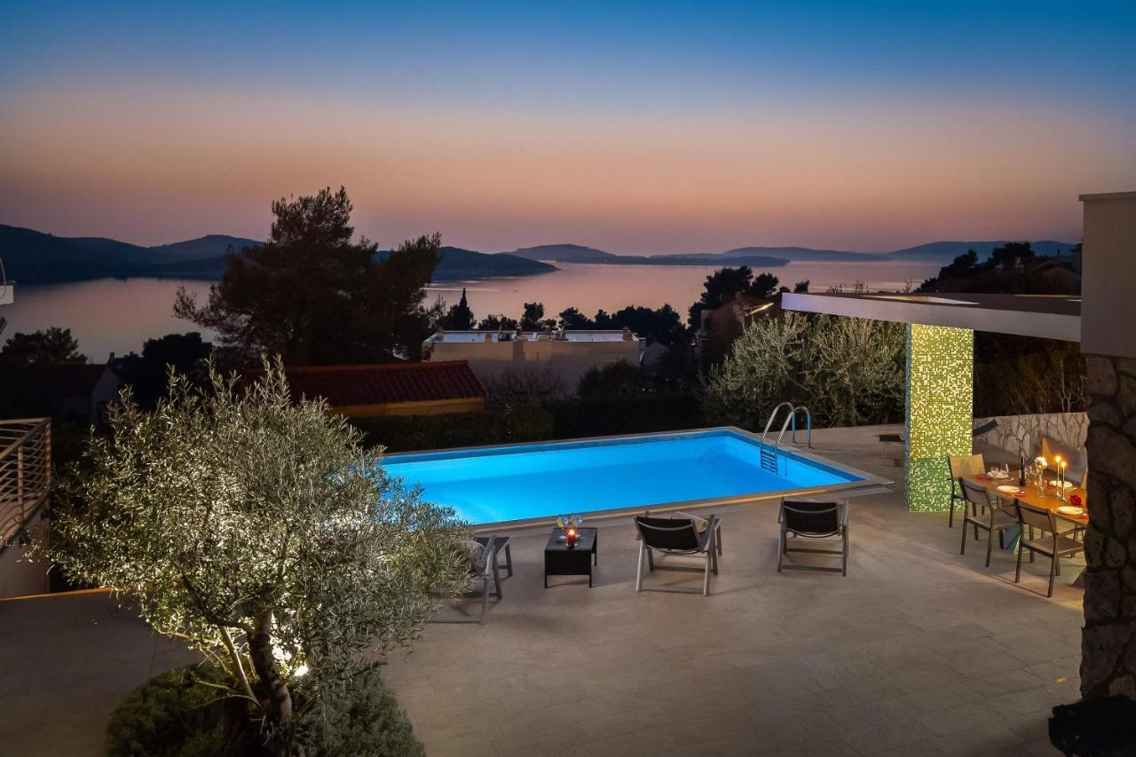 Villa Tela With Pool Zaboric Esterno foto