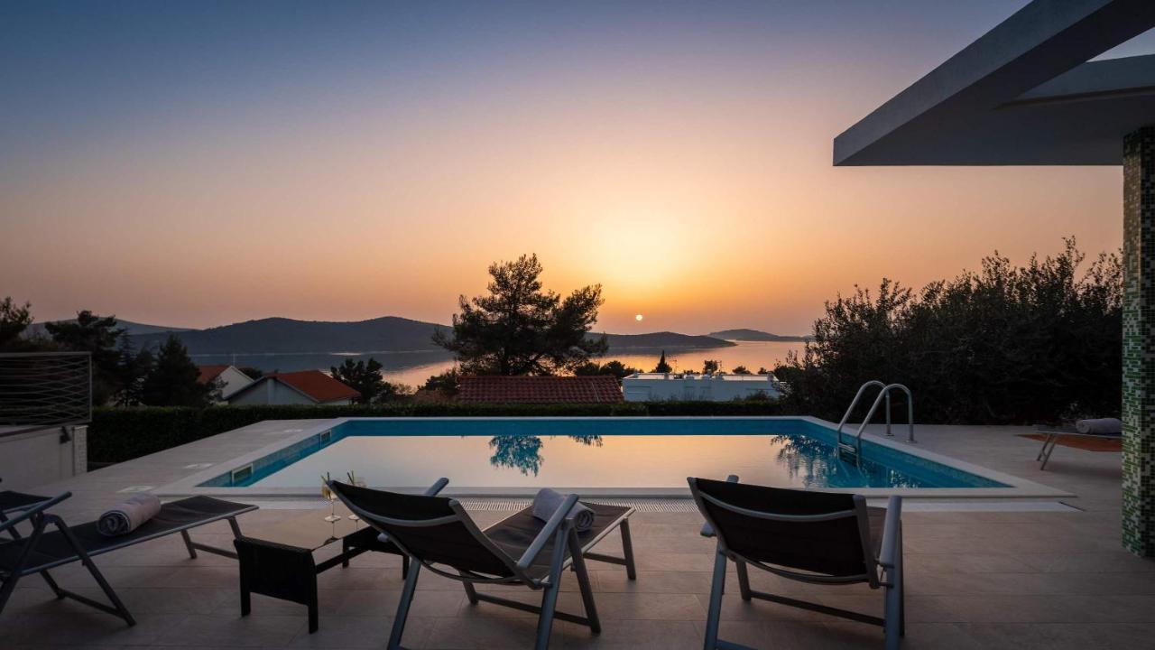 Villa Tela With Pool Zaboric Esterno foto