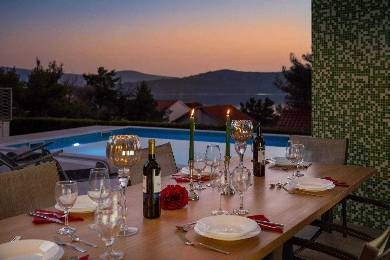 Villa Tela With Pool Zaboric Esterno foto