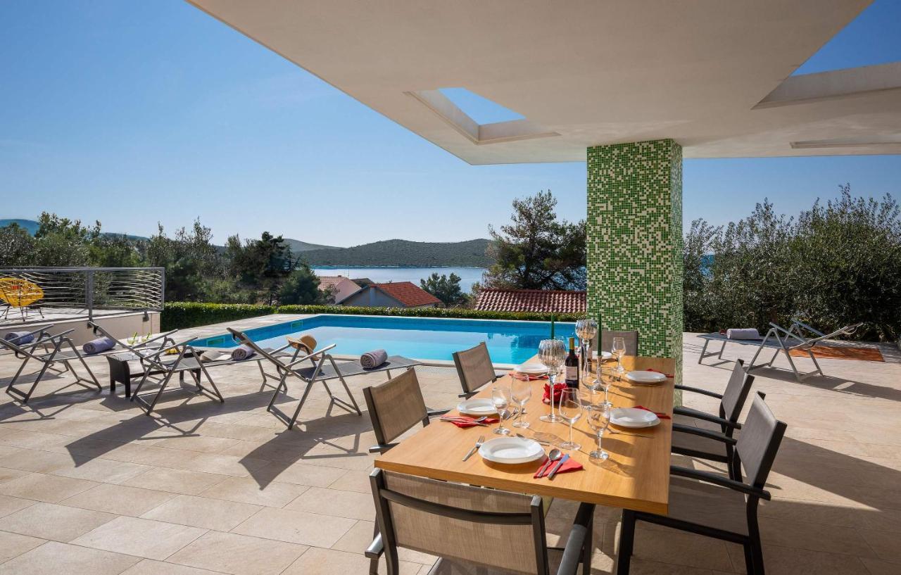 Villa Tela With Pool Zaboric Esterno foto