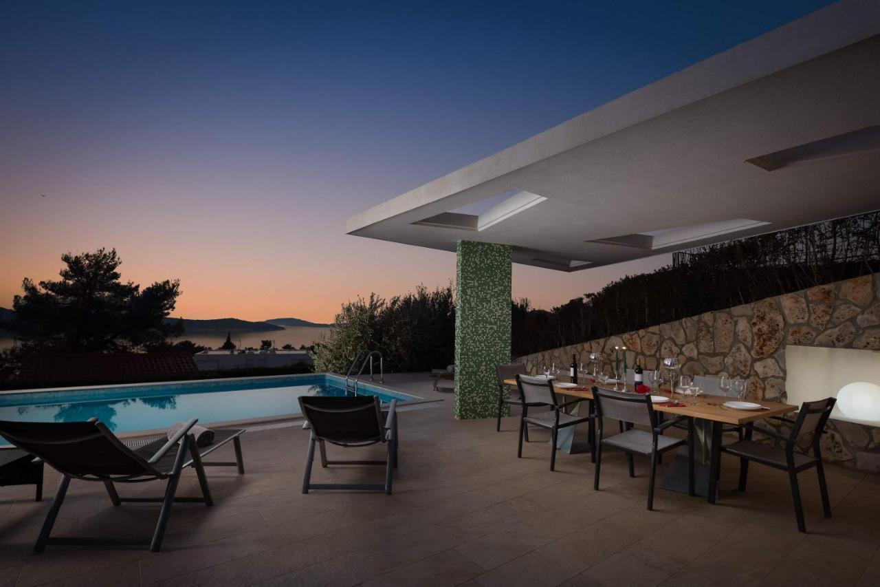 Villa Tela With Pool Zaboric Esterno foto