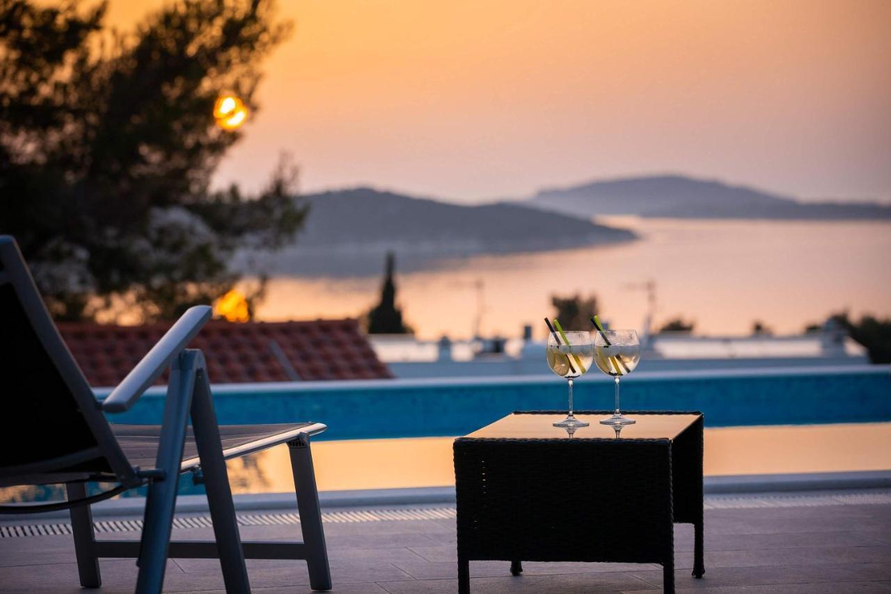 Villa Tela With Pool Zaboric Esterno foto